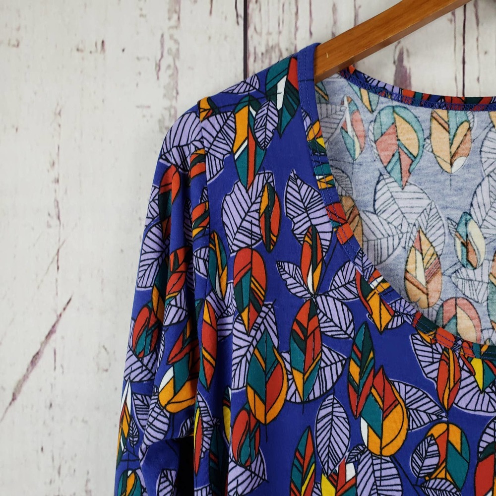 LulaRoe Lynnae Top Womens Size Small Long Sleeve Floral Scoop Neck Blue NWT - Picture 3 of 7